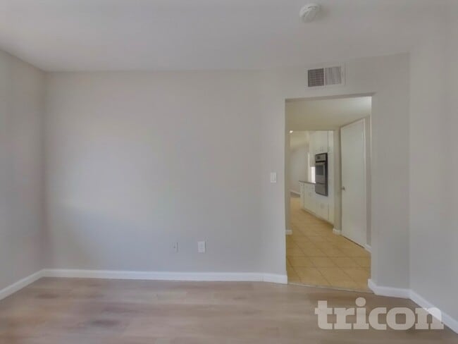 Photo - 3105 Rozanna Ct