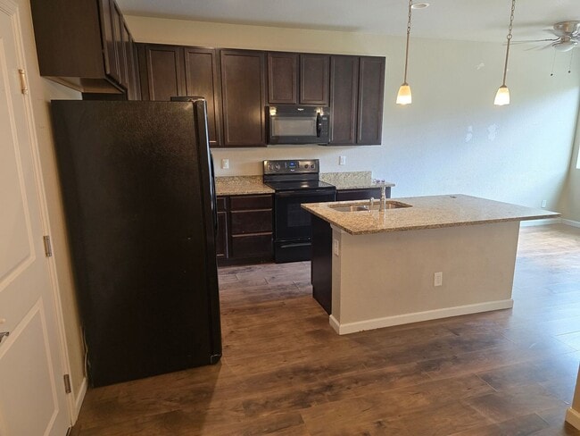 Photo - Townhome with great access to shopping, restauraunts and more!