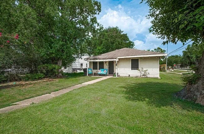 Building Photo - 6741 Goforth St