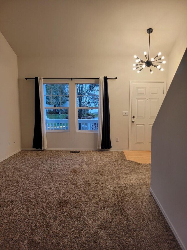 Cozy 4 bd 2.5 bath in Lakeland Hills Rental House Rental in Auburn