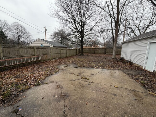 Photo - Charming 3-Bedroom Home in Cuyahoga Falls with Flexible Living Space & Fenced Yard!