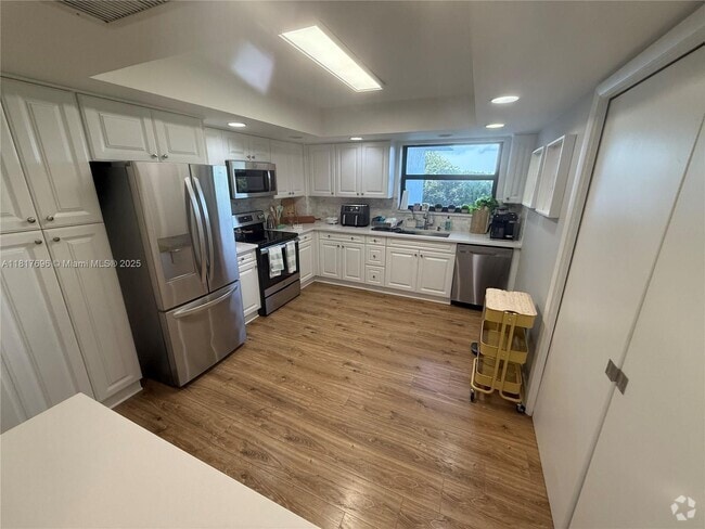 Building Photo - 16091 Blatt Blvd Unit 407 Rental