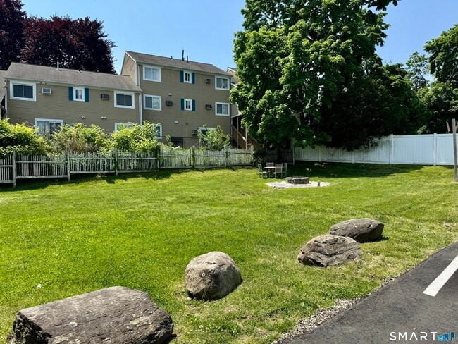 Photo - 115 Flax Hill Rd Unit 10