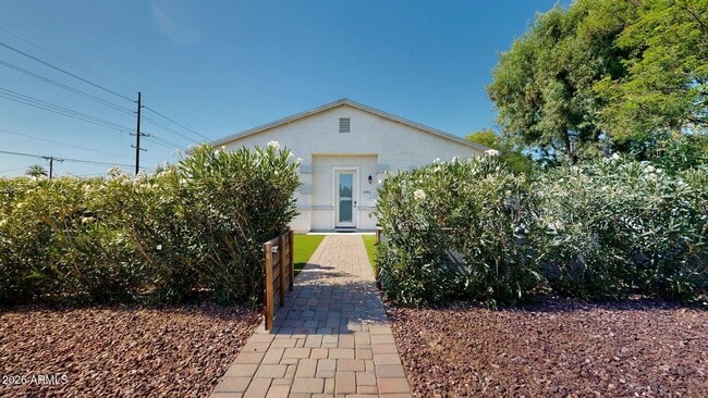 Building Photo - 1202 E Colter St