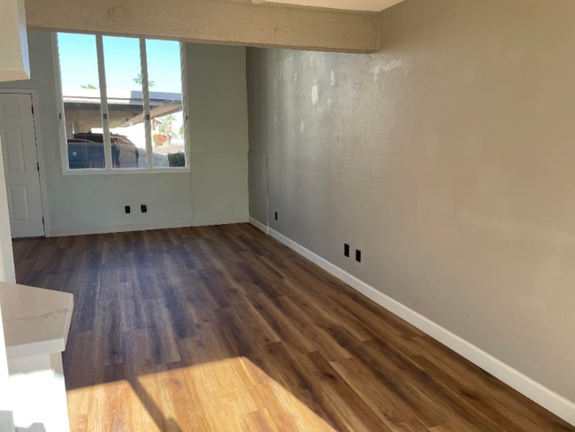 Photo - 4240 N Longview Ave Unit 4