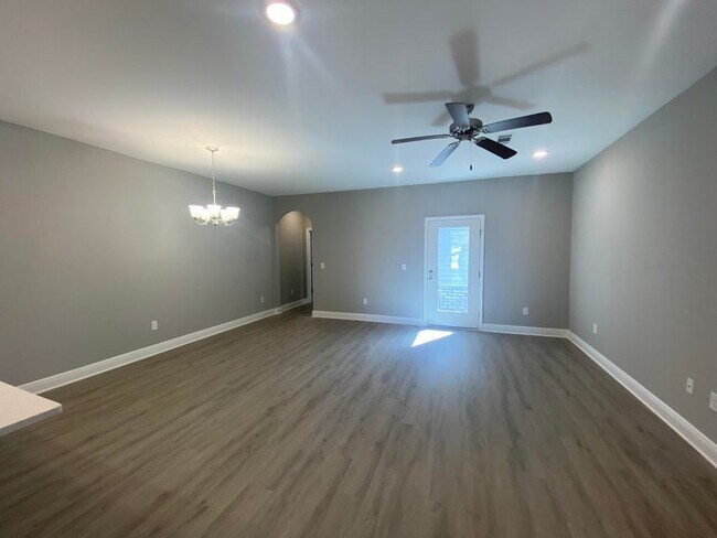 Photo - 993 Skylark Rd
