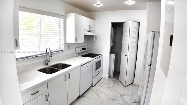 Building Photo - 14905 SW 80th St Unit 211 Rental