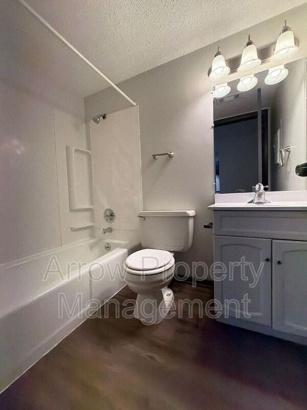 Photo - 2512 R St Unit 5
