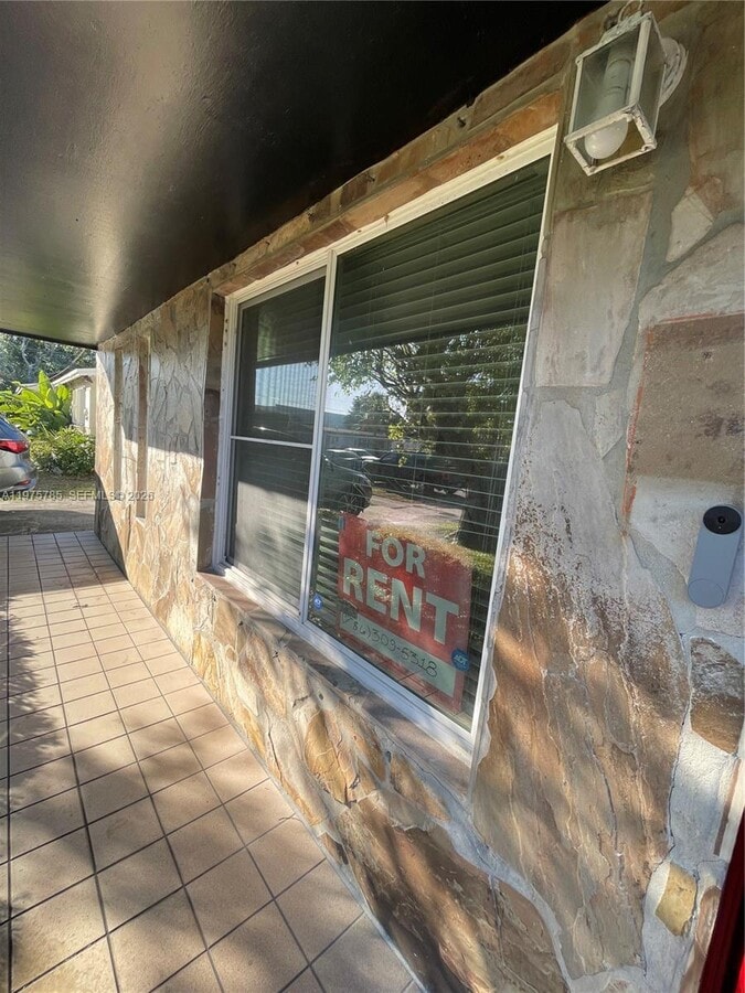 Photo - 365 NW 4th Ct