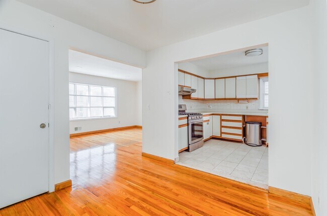 Photo - 304 Columbia Ave Unit Apt 1