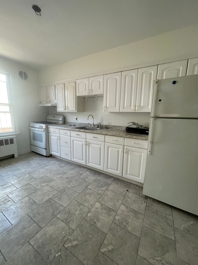 Building Photo - 117 Hobart Ave Unit 3 Rental