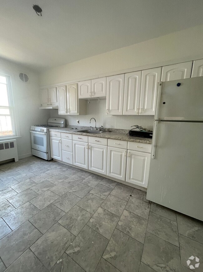 Building Photo - 117 Hobart Ave Unit 3 Rental