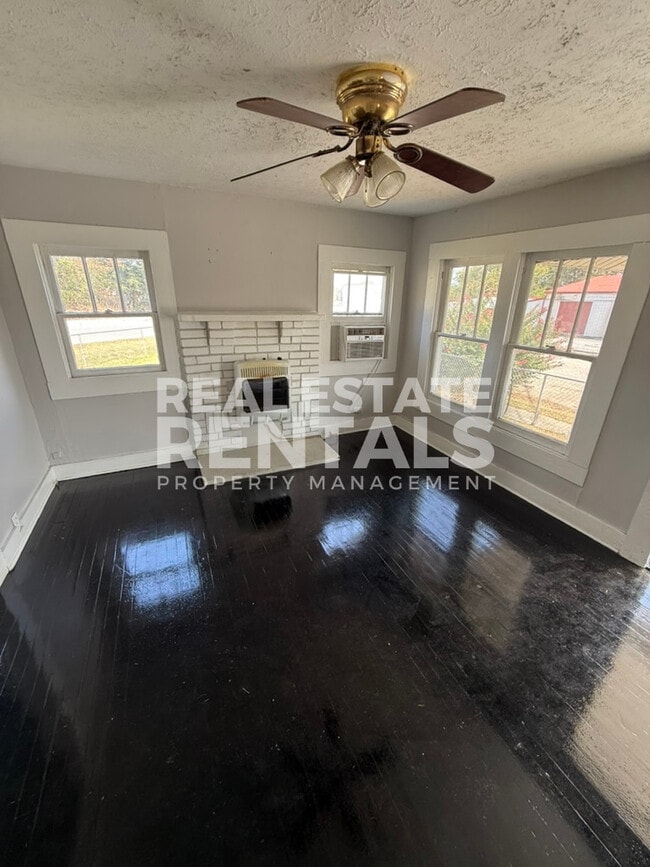 Photo - 205 4th St SW