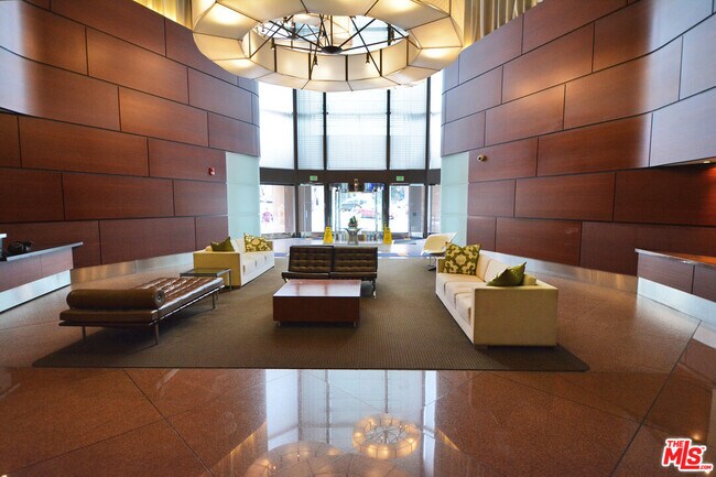 Photo - 1100 Wilshire Blvd Unidad 2703