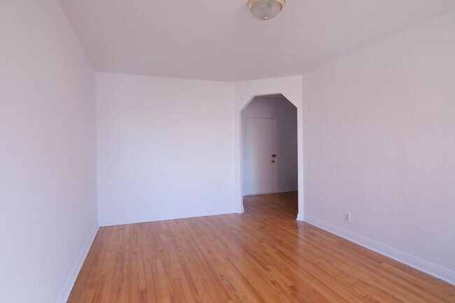 Photo - 4505 Dupuis Avenue Unit 14
