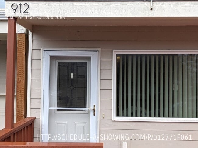 Photo - 912 SW Bay View Ln