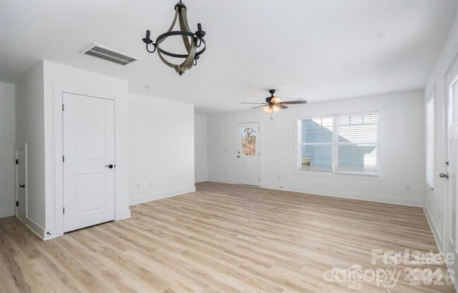 Photo - 259 Patterson Ave SE