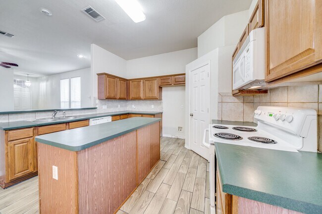 Photo - 4/2/2 in New Braunfels