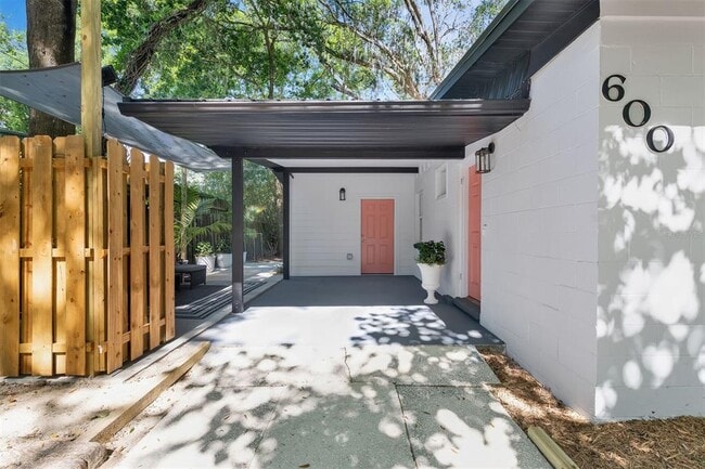 600 NW 36th Dr