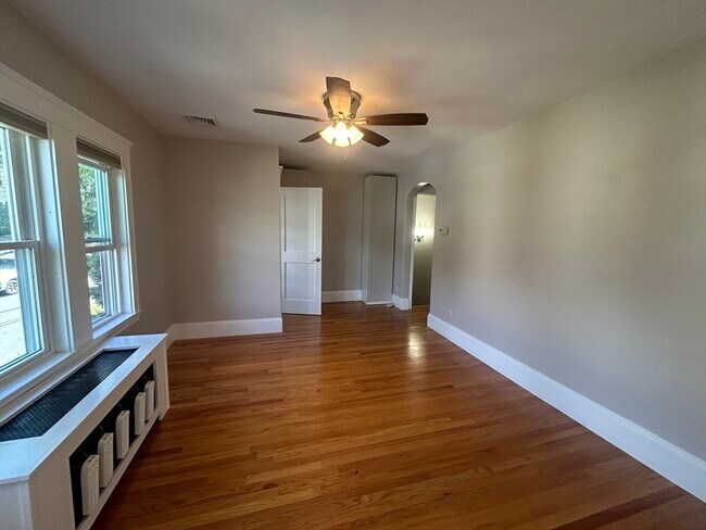 Photo - 19 Newland Rd Unit 2