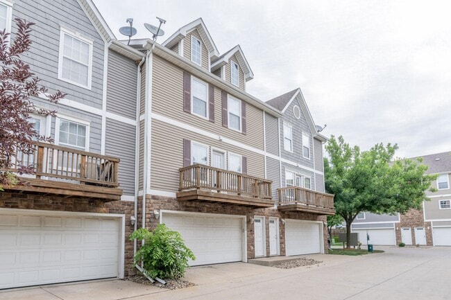 Photo - 2 Bedroom 2 Bathroom Town House - Interior... Unit 6345 Gold Leaf Lane