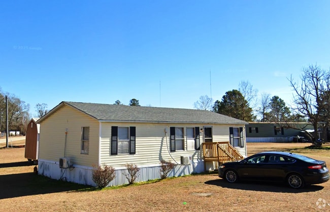 Building Photo - 1346 Garetster St Rental