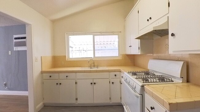 Photo - 3535 N San Joaquin St