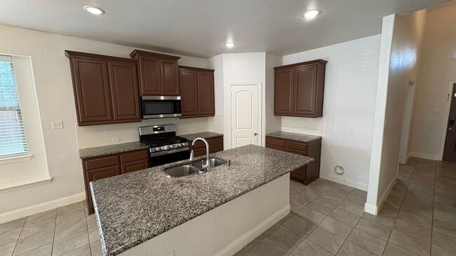Photo - 610 Alderwood Ct