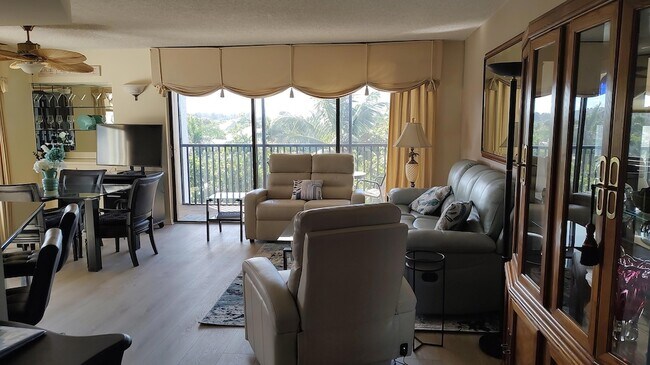 1605 S US Hwy 1 Unit F401