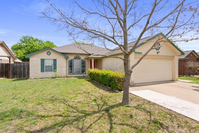 Photo - 604 Maplecreek Dr