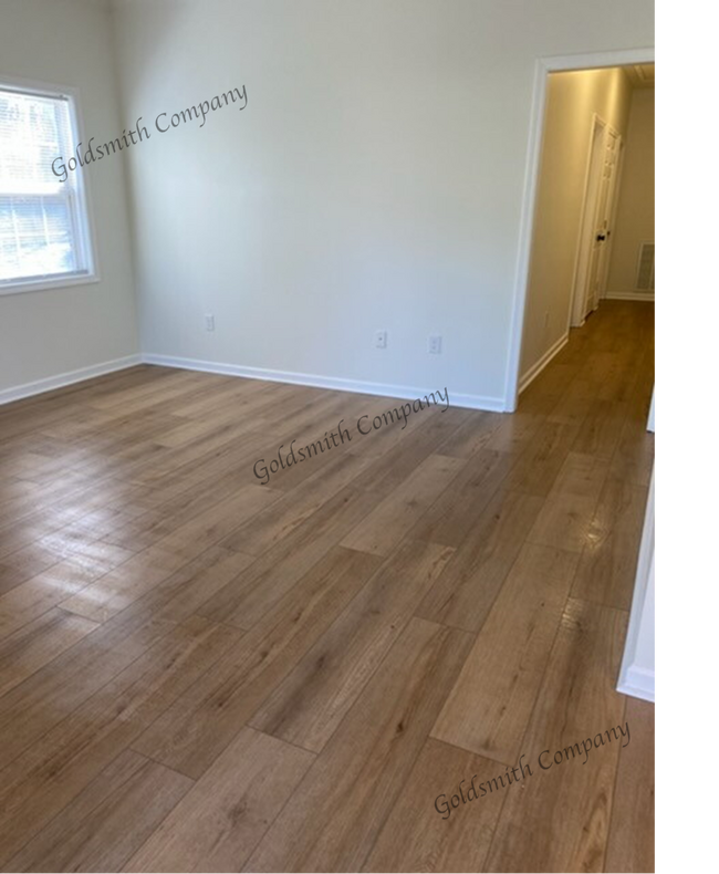 Photo - 211A Hillandale Rd