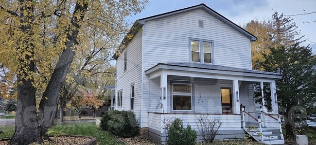 Building Photo - 1303 2nd St