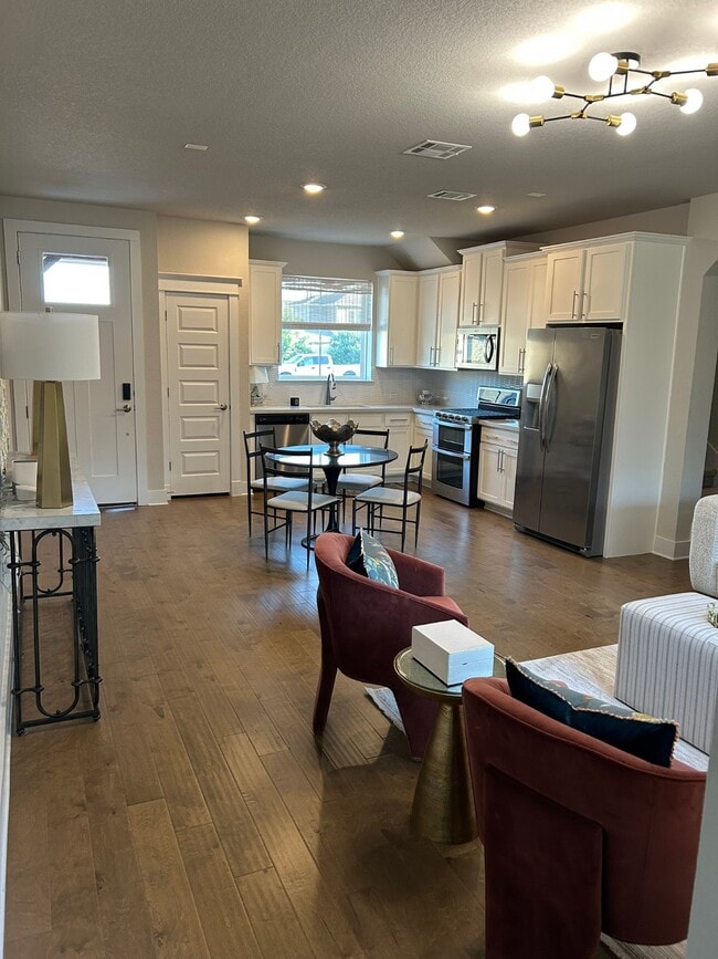 Photo - 142 Volterra Ln