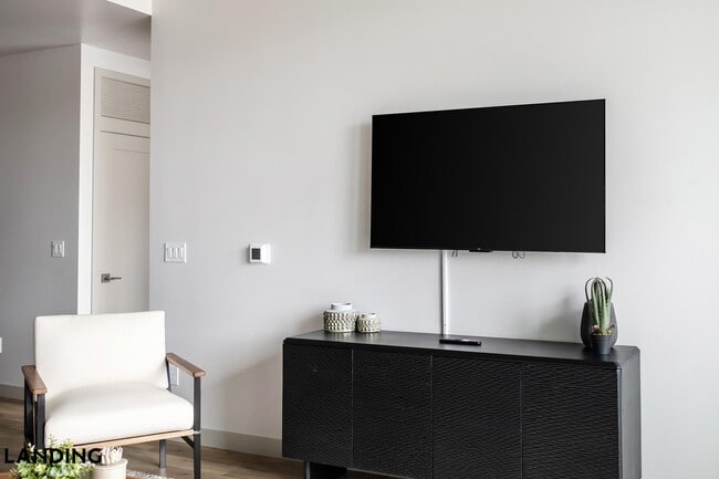 Building Photo - 151 S State St Unit 1404