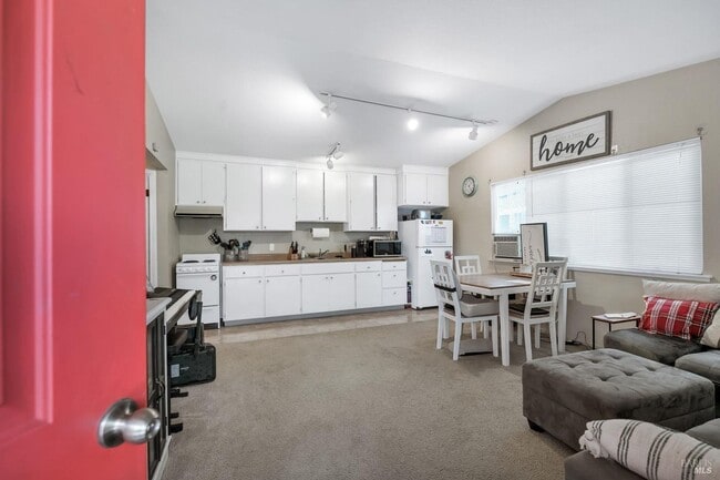 Photo - 18823 Beatrice Dr Unit A