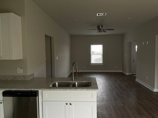 Photo - 3 Bed 2 Bath Home in Corsicana!