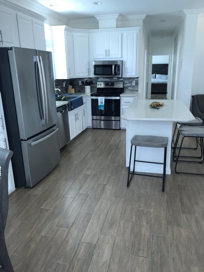 Photo - 378 NE Wharf Way