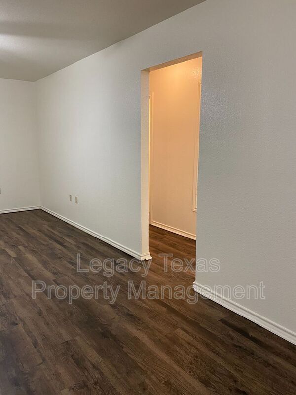 Photo - 1106 Williams Ave Unit E