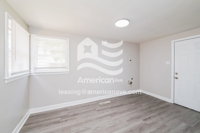 Photo - 906 N Adams St