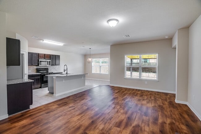 Photo - 5909 Roderick Dr