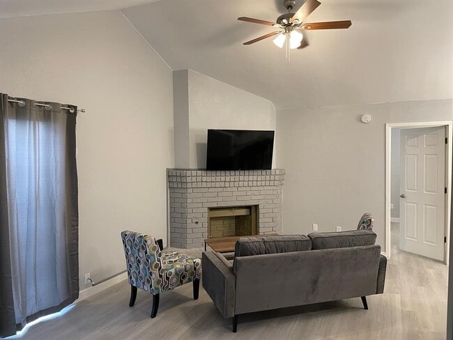 Photo - 12200 Thompkins Dr