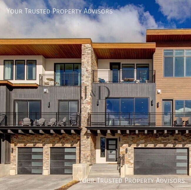 Building Photo - 807 E Klaim Dr