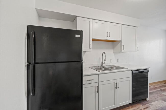Kitchen - Park Ridge Apartments