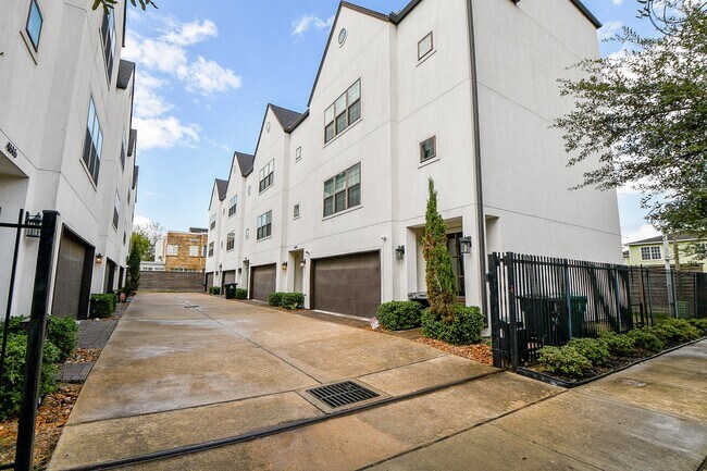 Photo - 4604 Chartres St