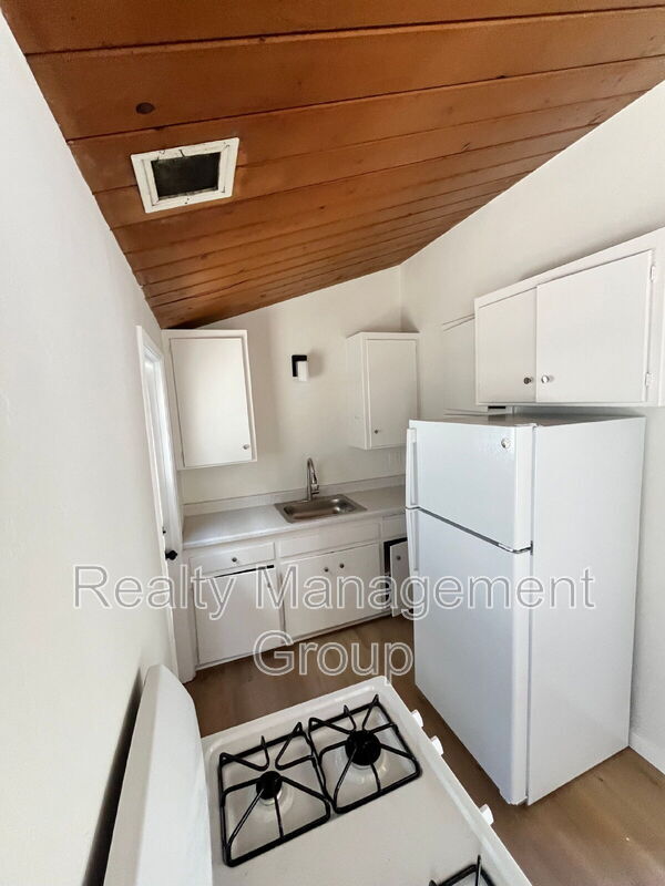 Photo - 4285 51st St