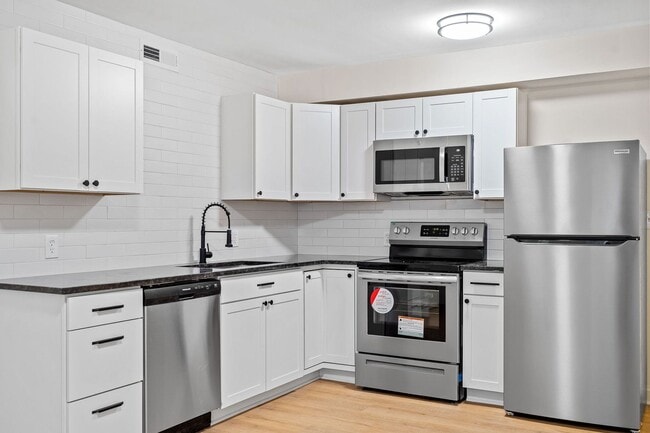 Photo - 1121 West End Blvd