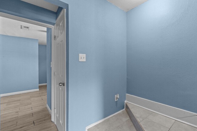 Photo - 7316 Overton St Unidad #B