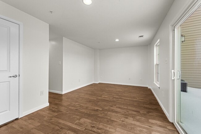 Photo - 712 White Walnut Ln