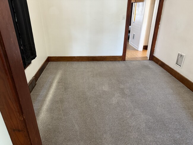 481 26th St Unit Spacious 2 bedroom unit