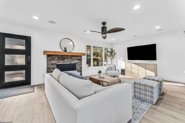 Photo - 3264 Collins Ferry Rd